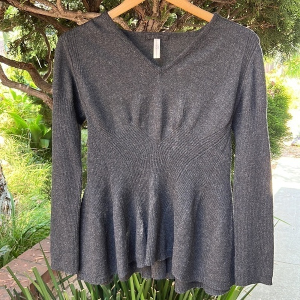 High Use Claire Campbell 100% lambswool pleated flare sweater size M - Picture 9 of 9